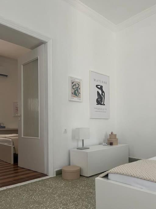 Cozy, Spacious, Newly Renovated Flat In Adamas ภายนอก รูปภาพ