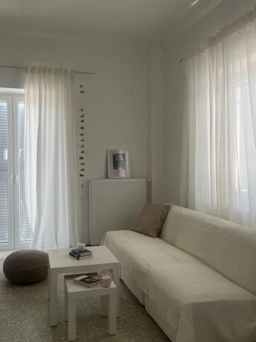 Cozy, Spacious, Newly Renovated Flat In Adamas ภายนอก รูปภาพ