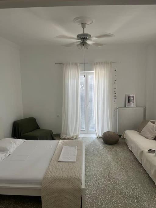 Cozy, Spacious, Newly Renovated Flat In Adamas ภายนอก รูปภาพ