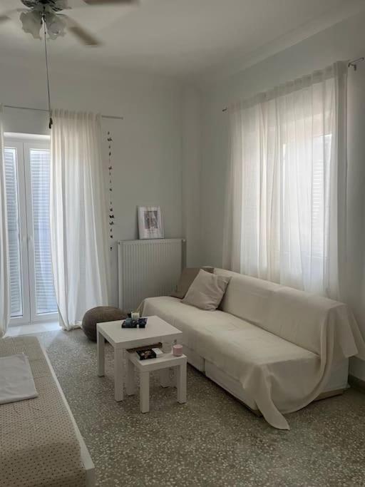 Cozy, Spacious, Newly Renovated Flat In Adamas ภายนอก รูปภาพ