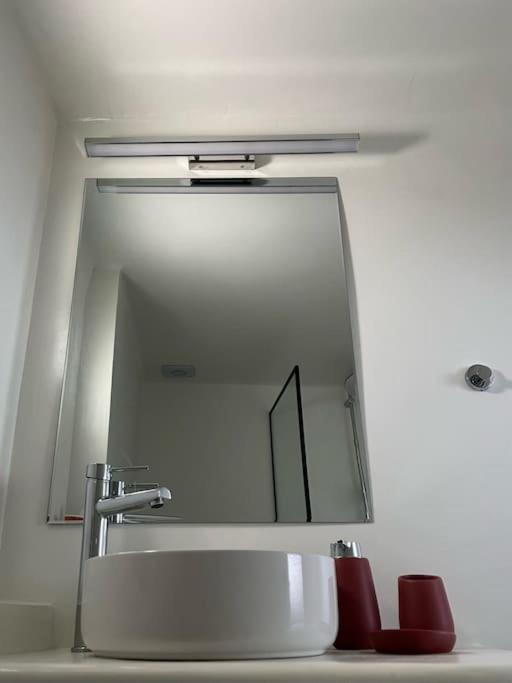 Cozy, Spacious, Newly Renovated Flat In Adamas ภายนอก รูปภาพ
