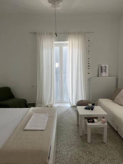 Cozy, Spacious, Newly Renovated Flat In Adamas ภายนอก รูปภาพ